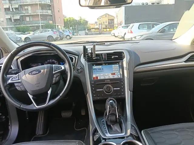 Ford Mondeo view 16