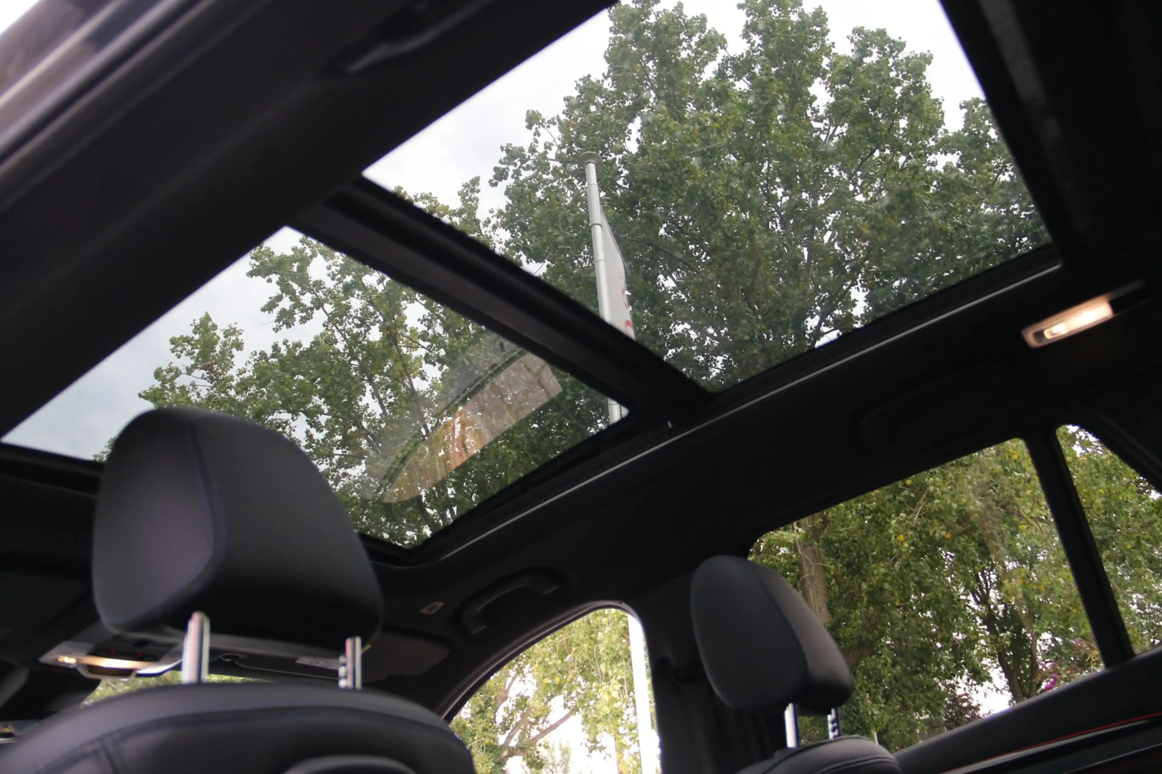BMW X1 SDrive20i High Executive Edition M-PAKKET PANO-DAK — photo 8