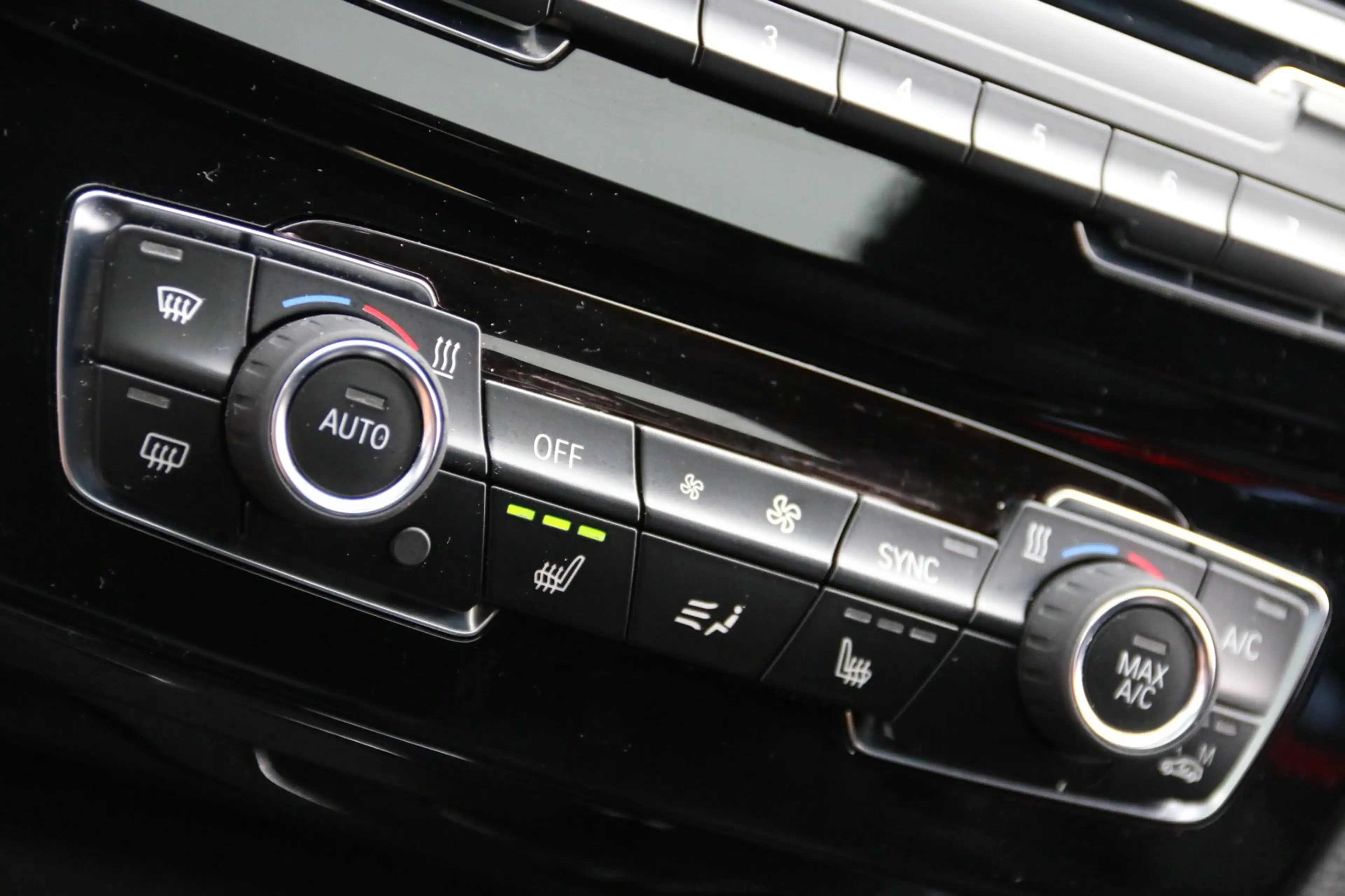 BMW X1 SDrive20i High Executive Edition M-PAKKET PANO-DAK — photo 14