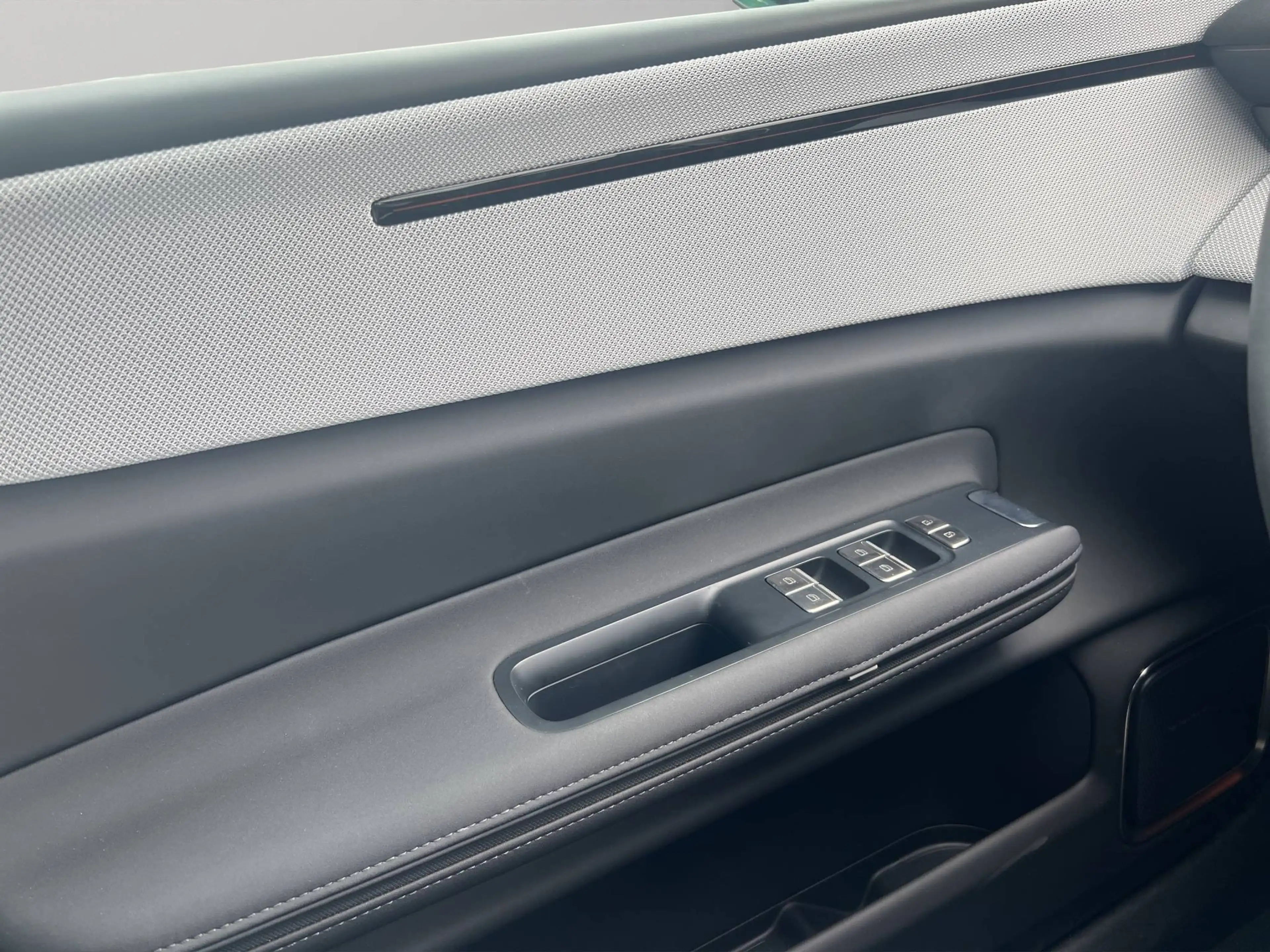 Polestar 4 100 kWh Long Range Single Motor — photo 12