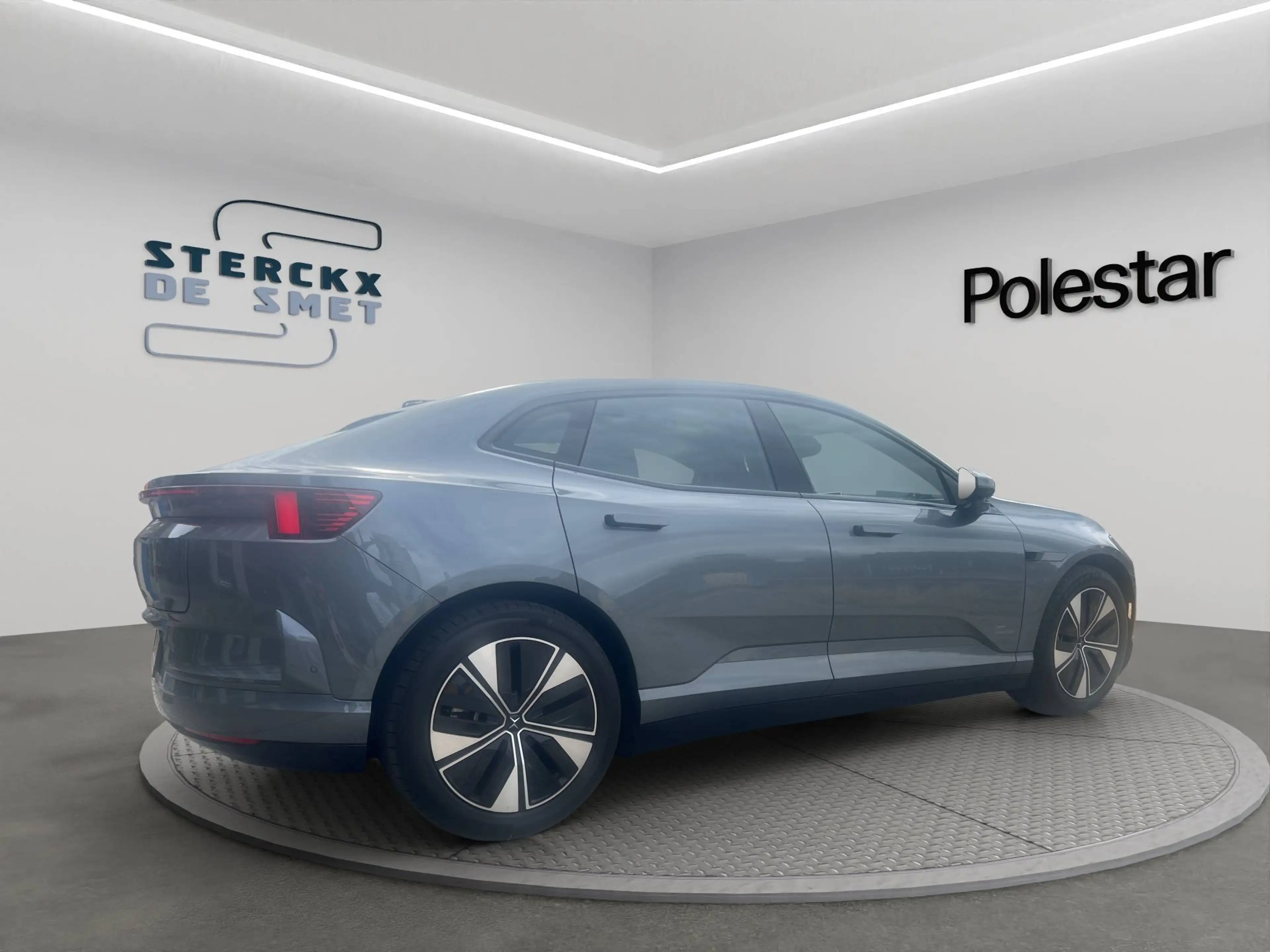Polestar 4 100 kWh Long Range Single Motor — photo 6