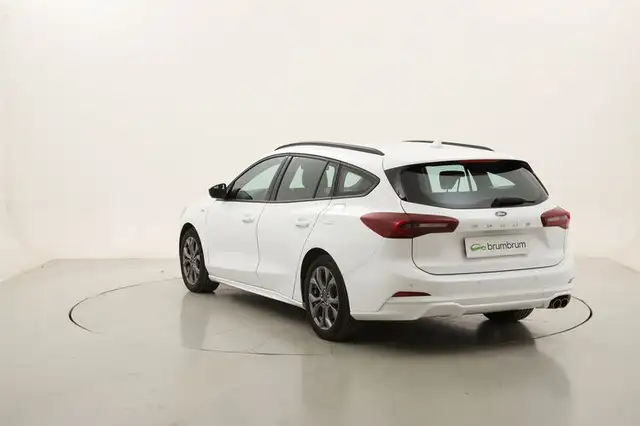 Ford Focus view 3