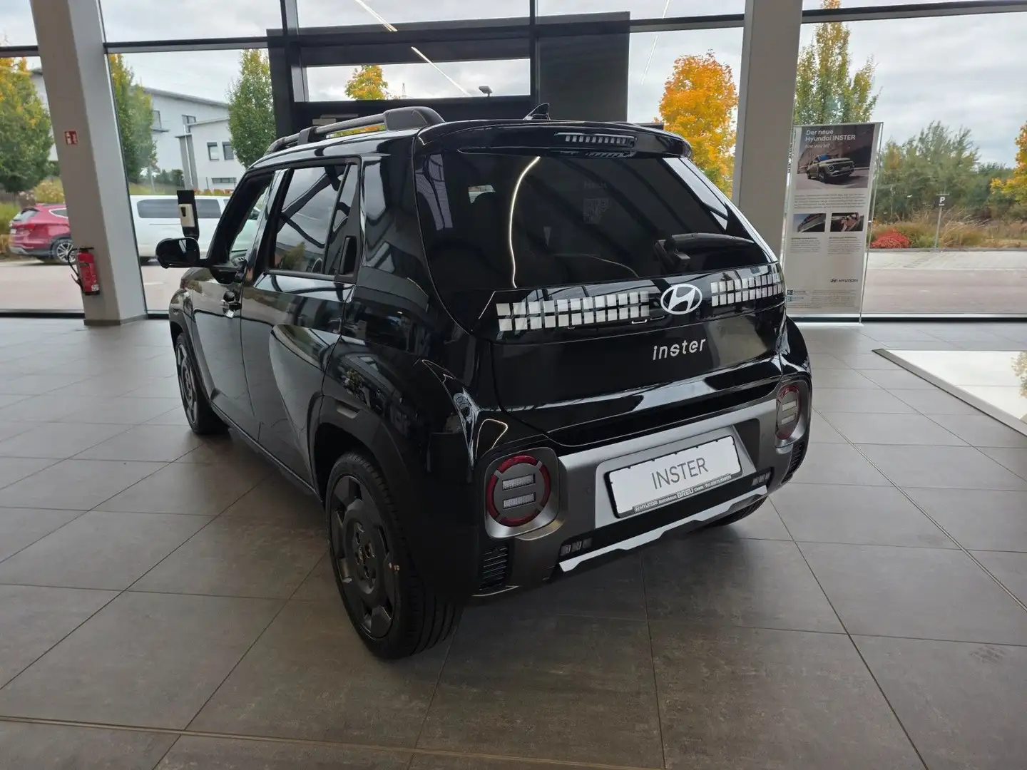 Hyundai Inster Cross Elektro 49 kWh V2L-Paket Effizienz Noir - 2