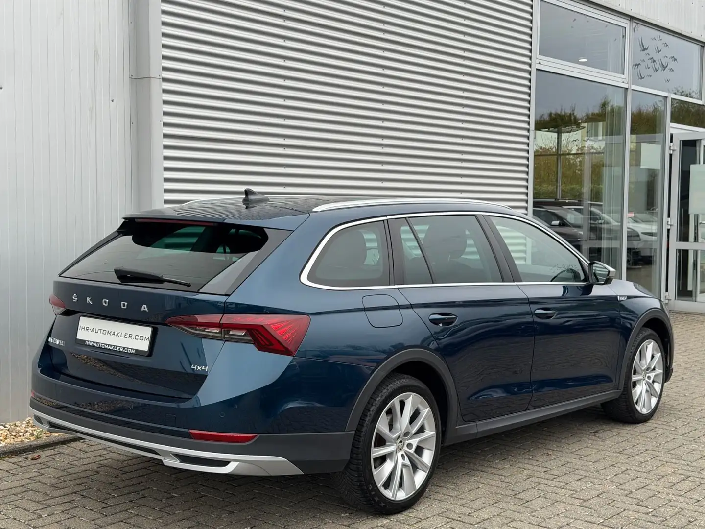Skoda Octavia Combi Scout 4x4 Blau - 2