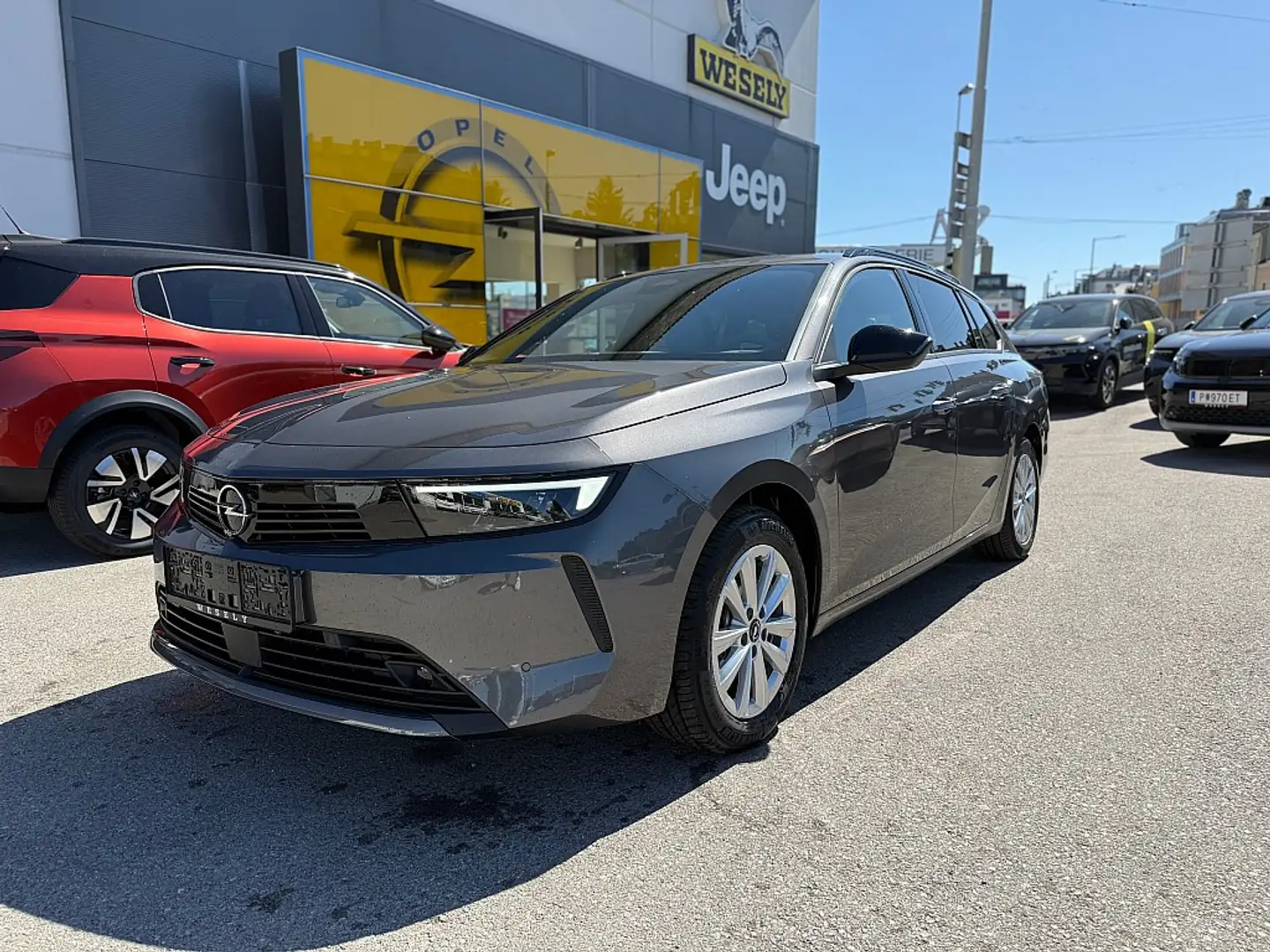 Opel Astra ST 1,2 Turbo Edition Grau - 1