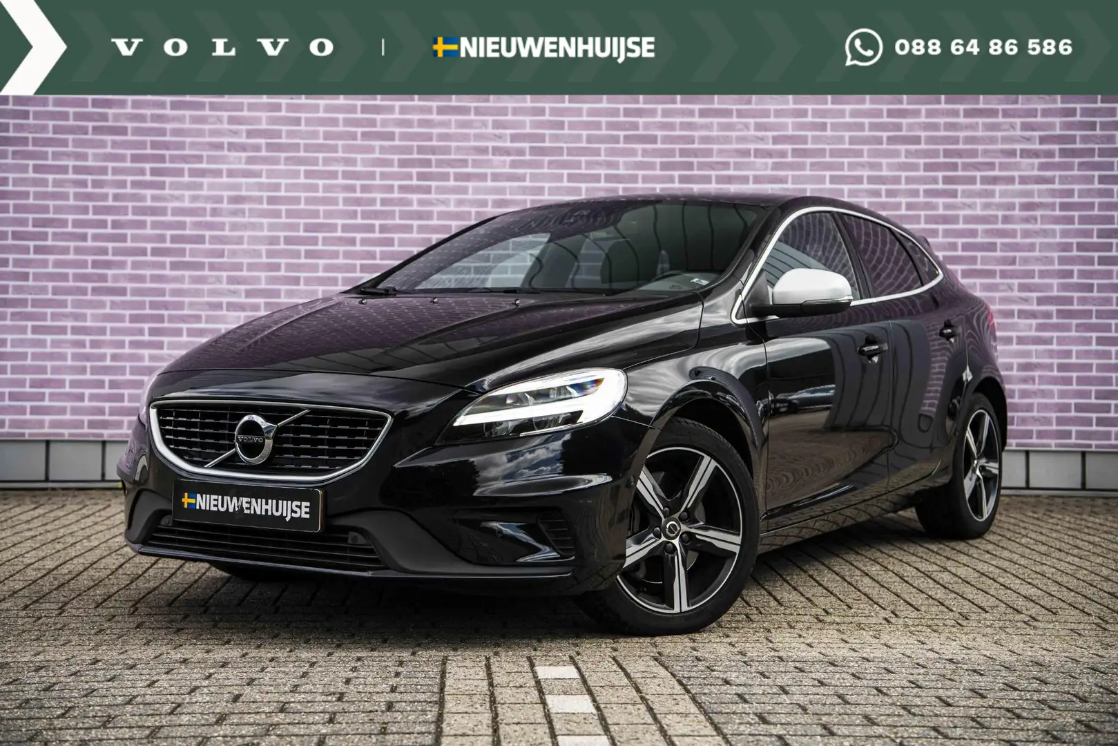 Volvo V40 1.5 T3 Polar+ Sport Automaat | DAB | Panoramadak | Zwart - 1