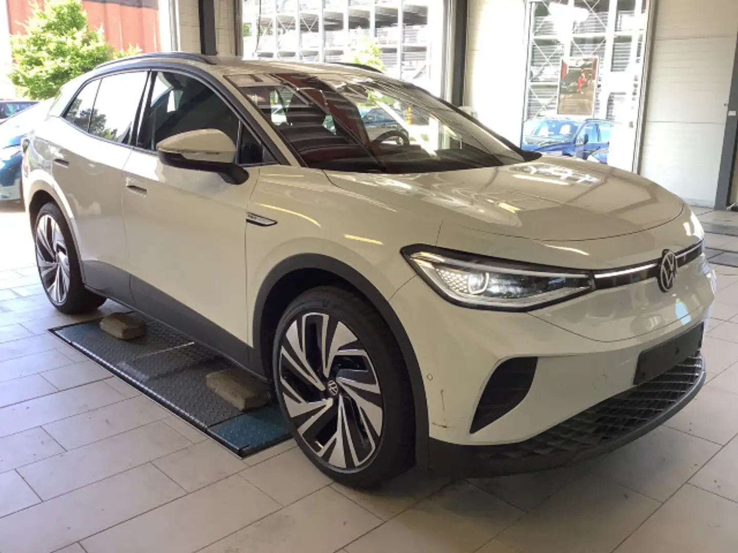 Volkswagen ID.4 Pro Performance IQ.Light Navi Wärmep. AHK Weiß - 2