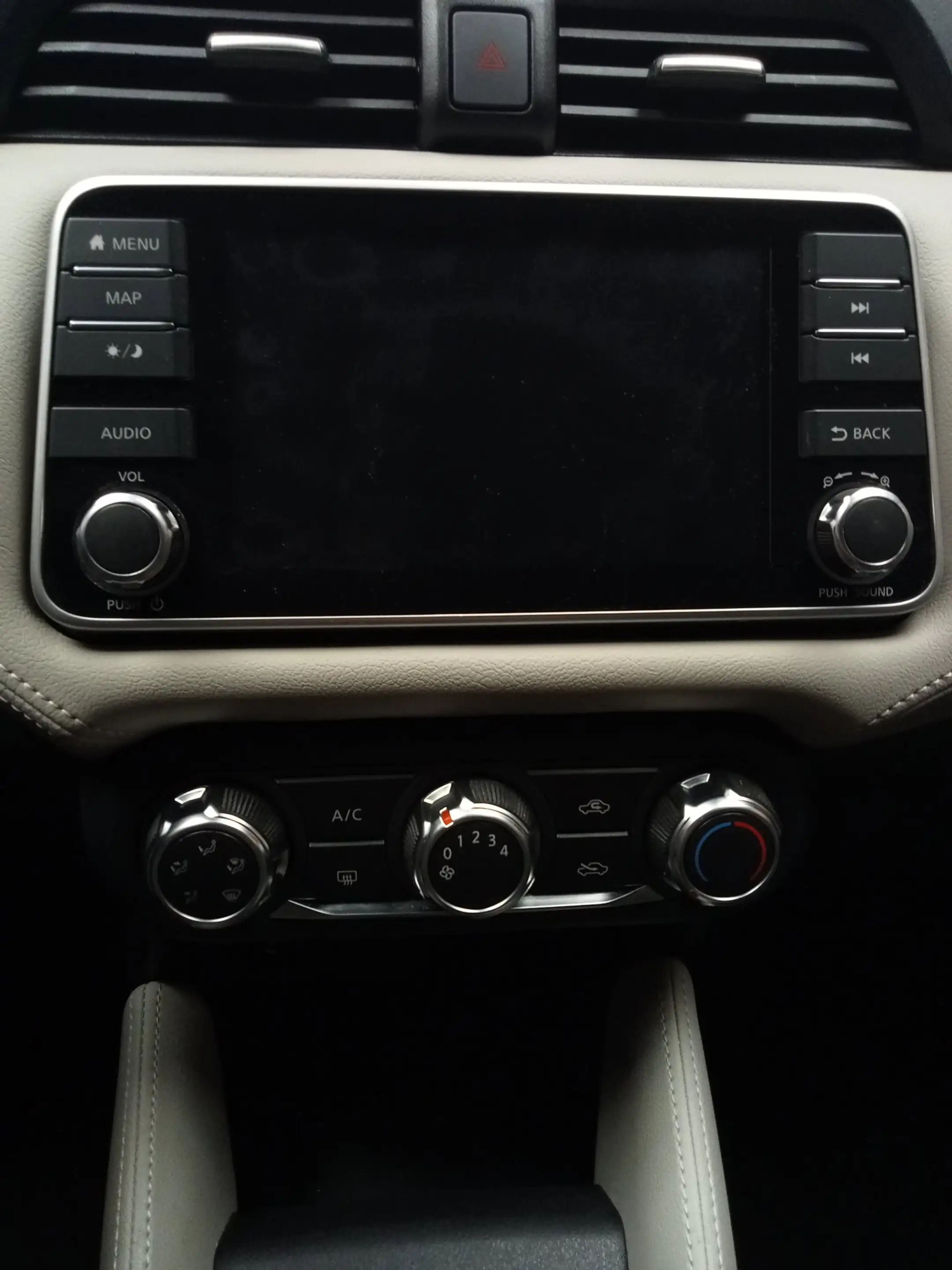 Nissan Micra 1.0 IG-T N-Design — photo 14