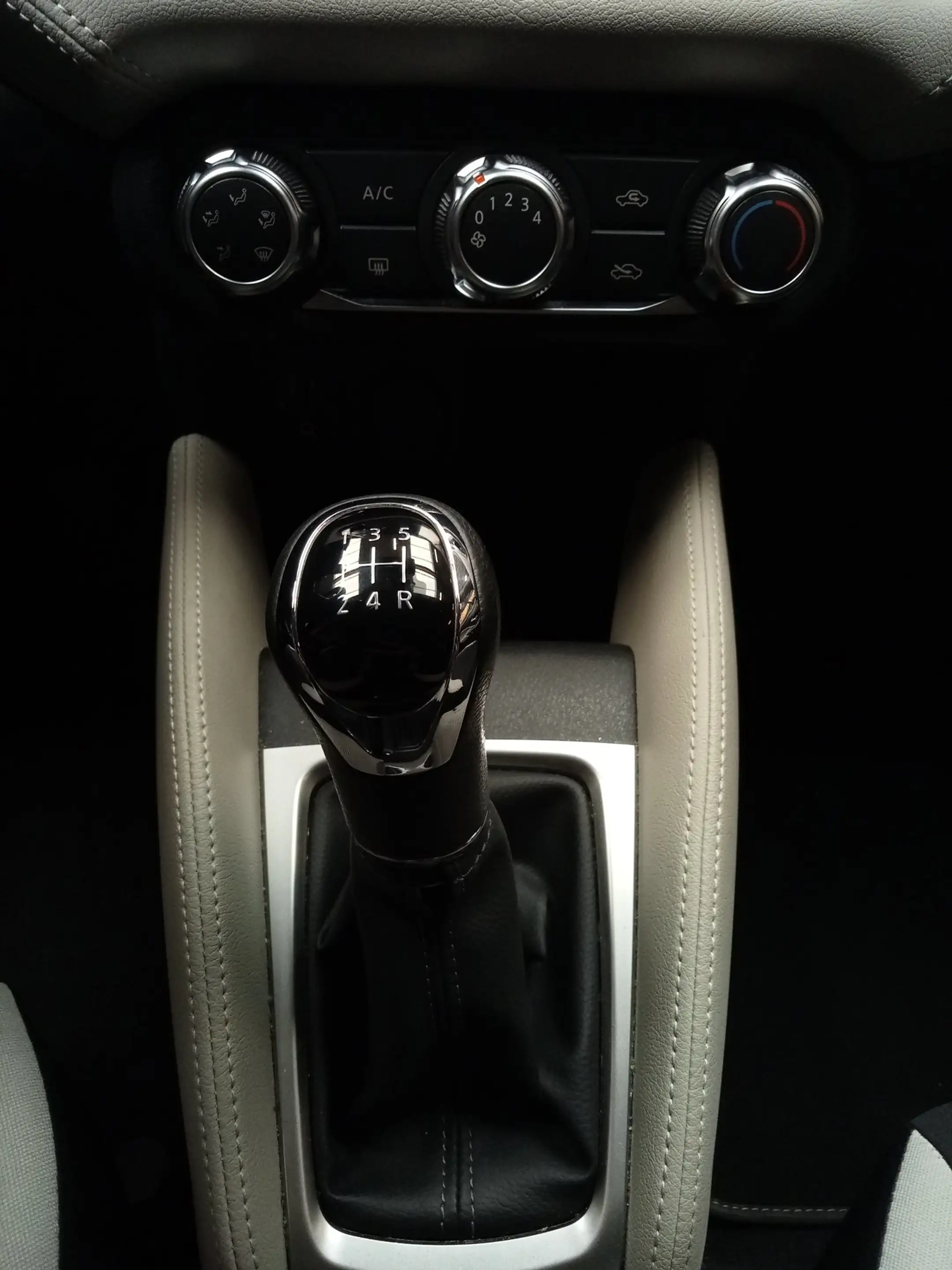 Nissan Micra 1.0 IG-T N-Design — photo 13