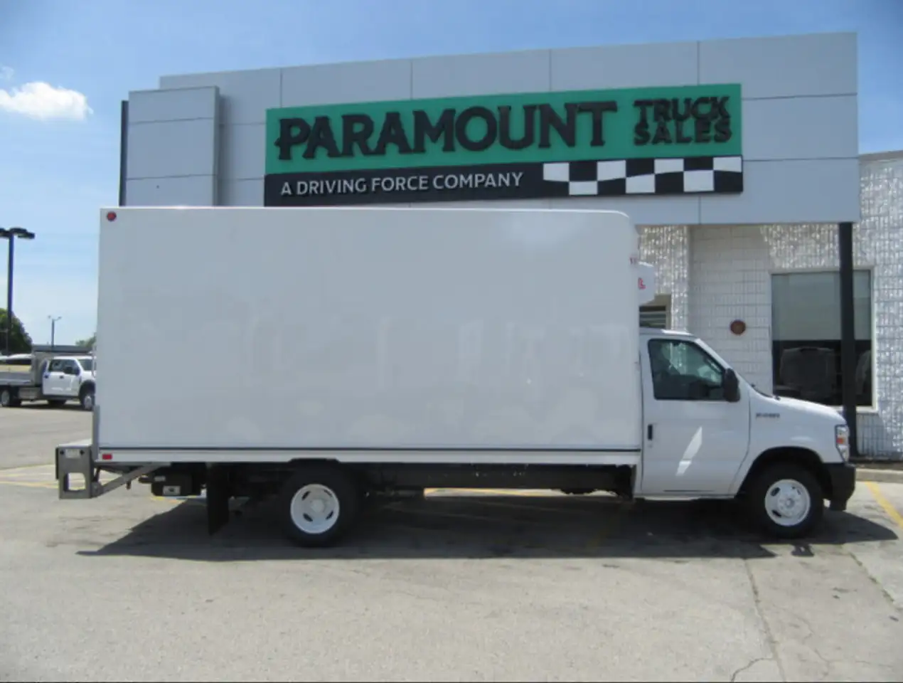 Ford E-450 Super Duty DRW снимка Ford E-450 Super Duty DRW