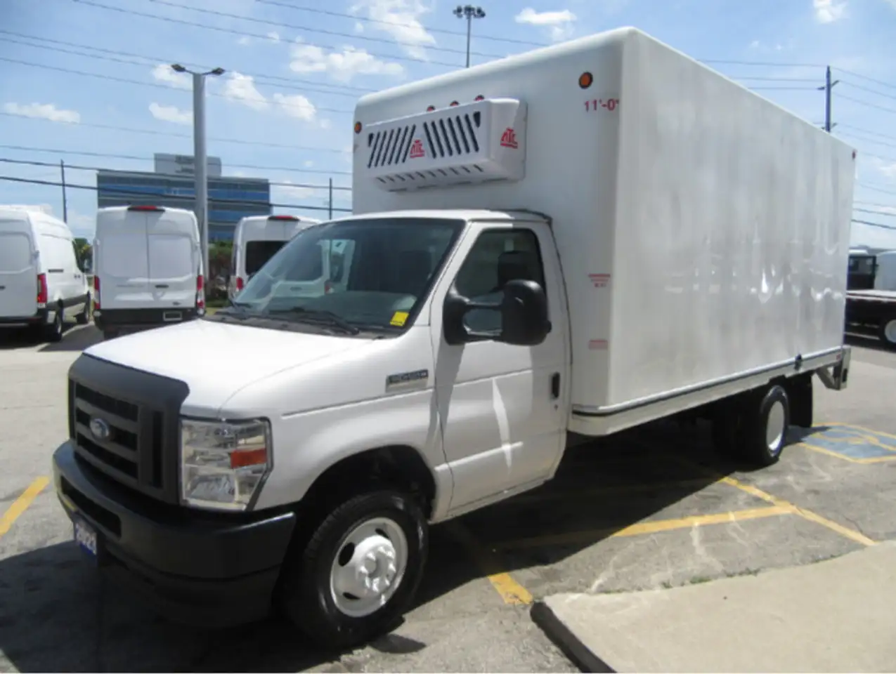 Ford E-450 Super Duty DRW снимка Ford E-450 Super Duty DRW