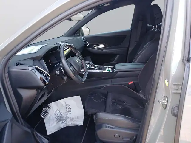 DS Automobiles DS 7 view 12