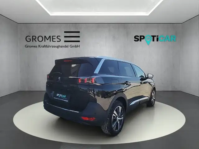 Peugeot 5008 view 3