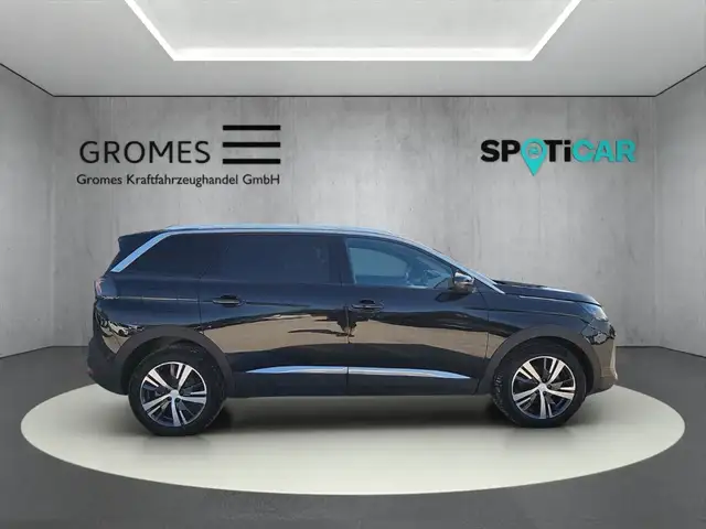 Peugeot 5008 view 2