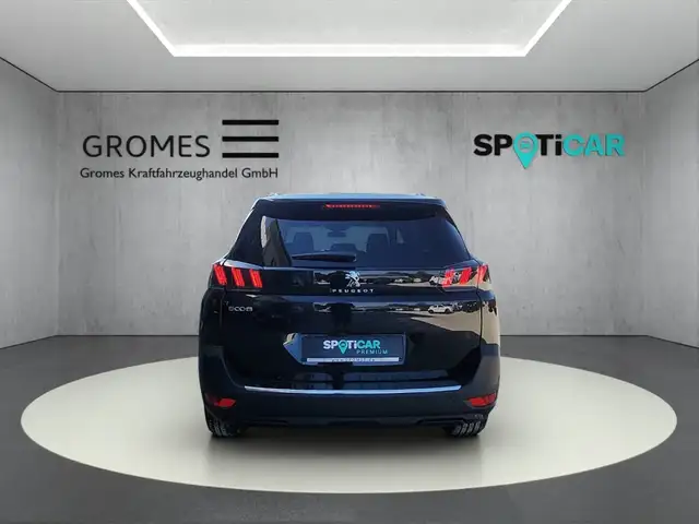 Peugeot 5008 view 4
