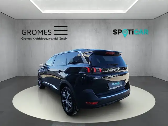 Peugeot 5008 view 5