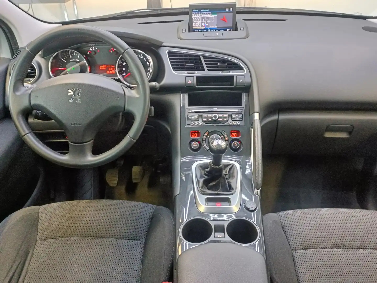 Peugeot 3008 1.6 VTi PANO/NAVI/NAP/TREKHAAK Grijs - 2
