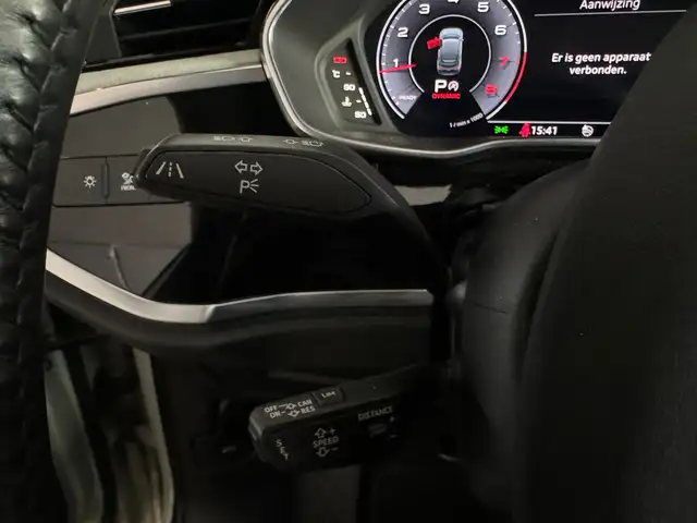 Audi Q3 view 14