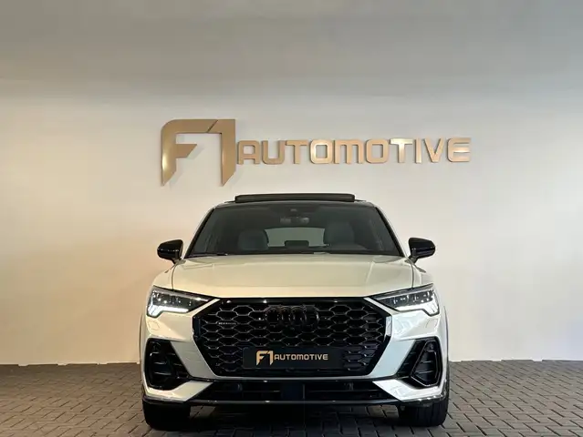 Audi Q3 view 8