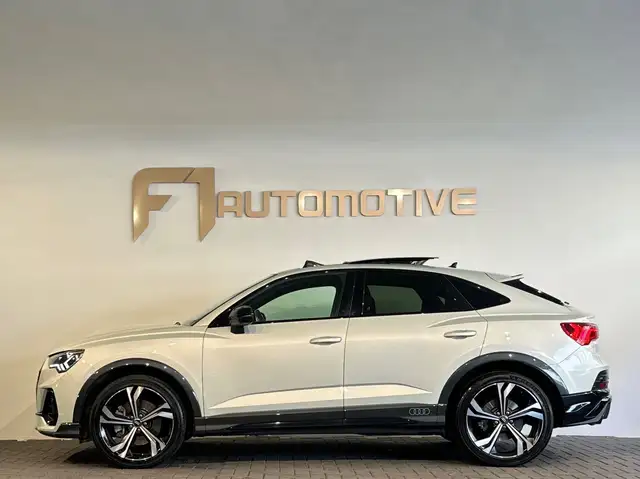 Audi Q3 view 9