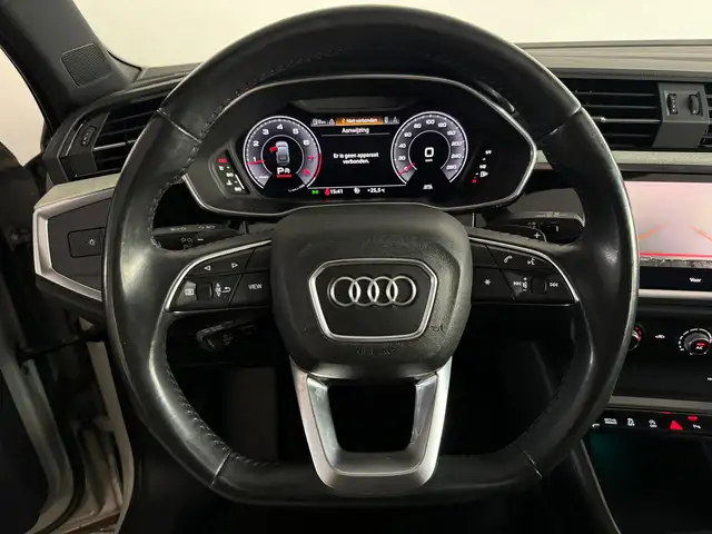 Audi Q3 view 12
