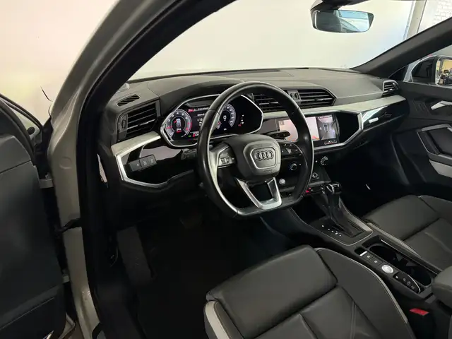 Audi Q3 view 4
