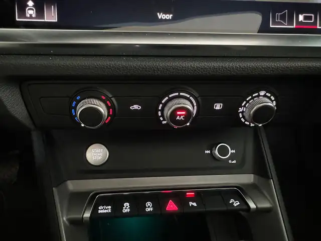 Audi Q3 view 13