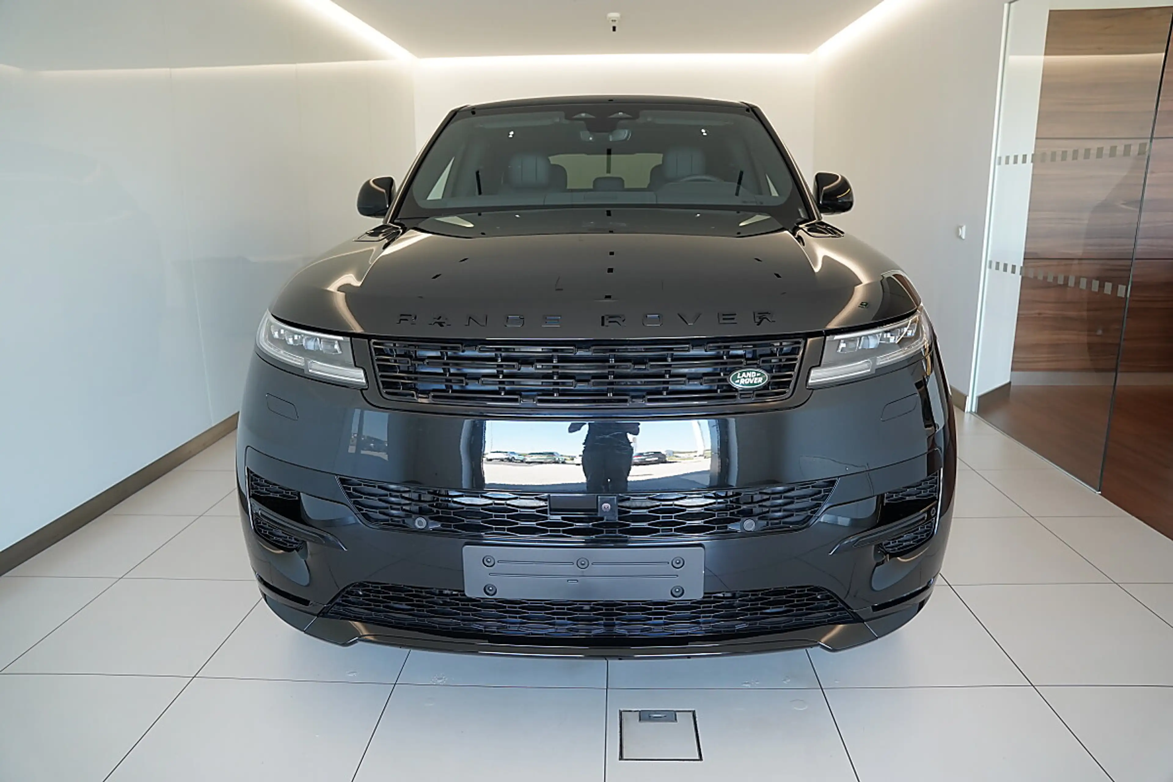 Land Rover Range Rover Sport Dynamic SE P460e — photo 2