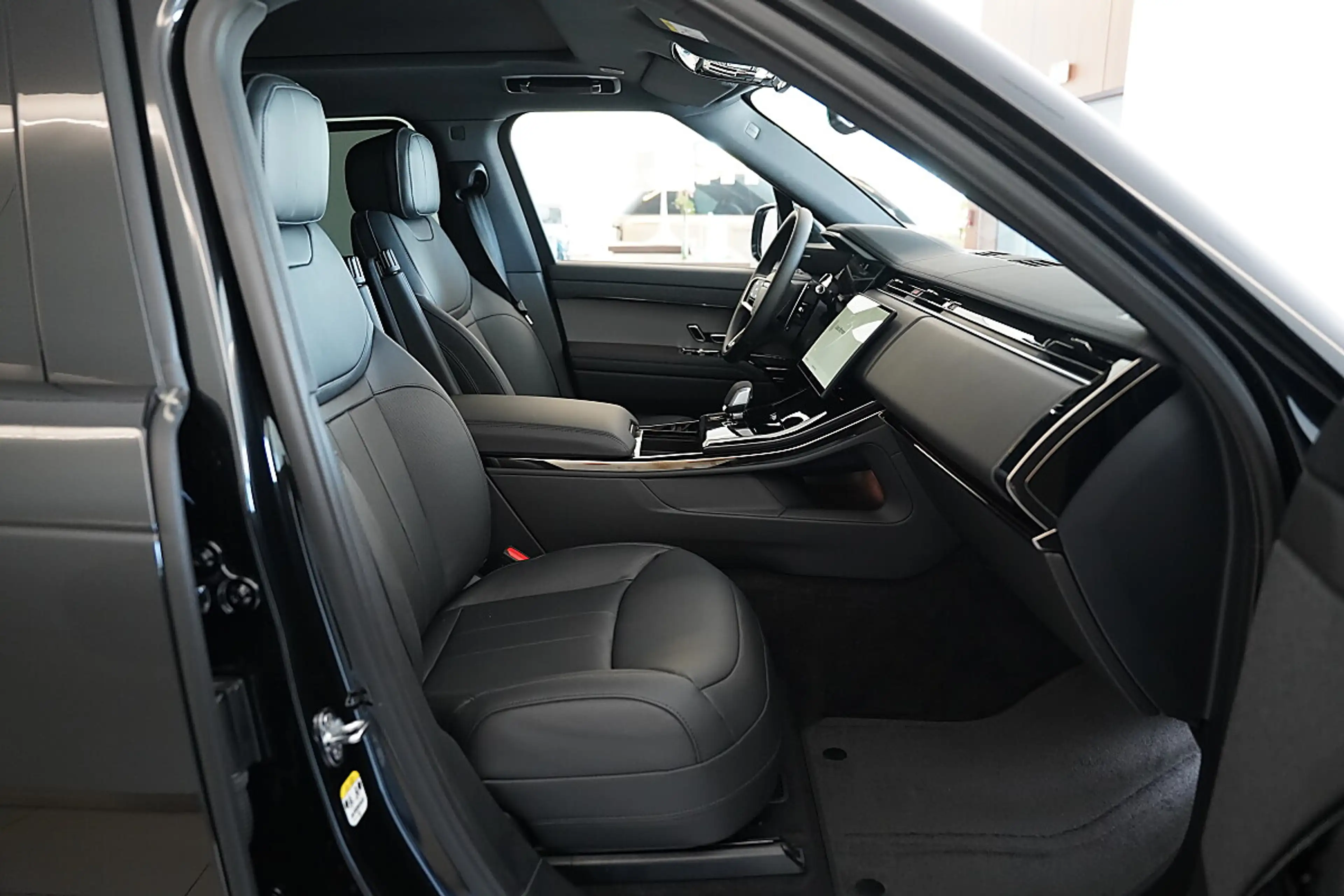 Land Rover Range Rover Sport Dynamic SE P460e — photo 4
