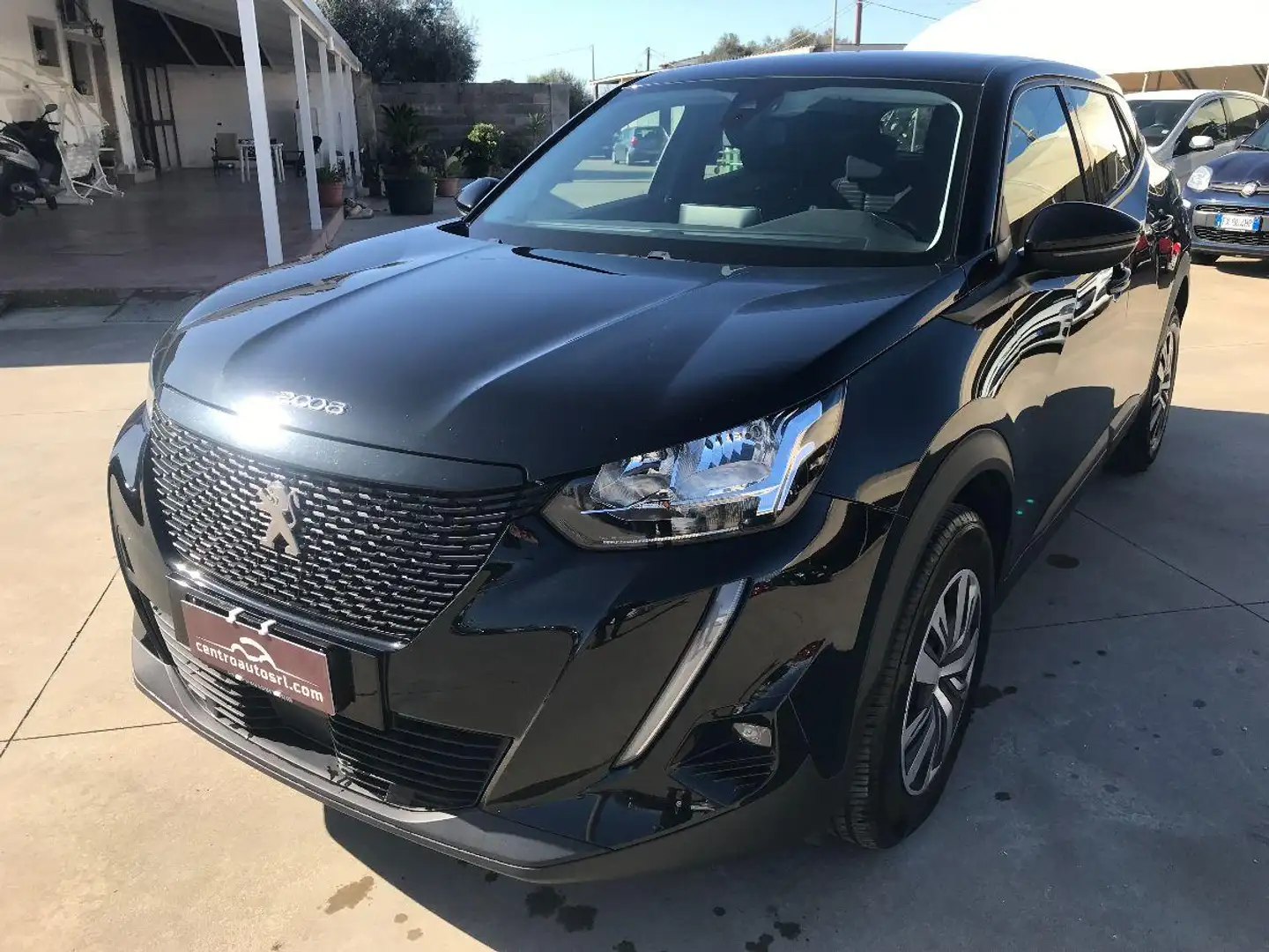 Peugeot 2008 PureTech 101 CV S&S Noir - 1