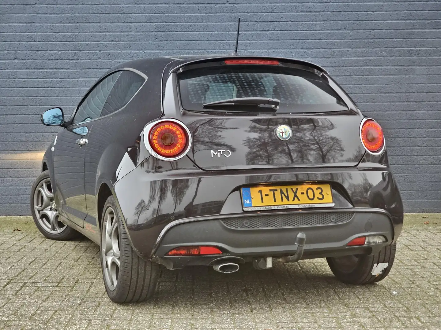 Alfa Romeo MiTo 1.3 JTDm ECO Esclusivo / LEDER / NAVI / TREKHAAK / Schwarz - 2