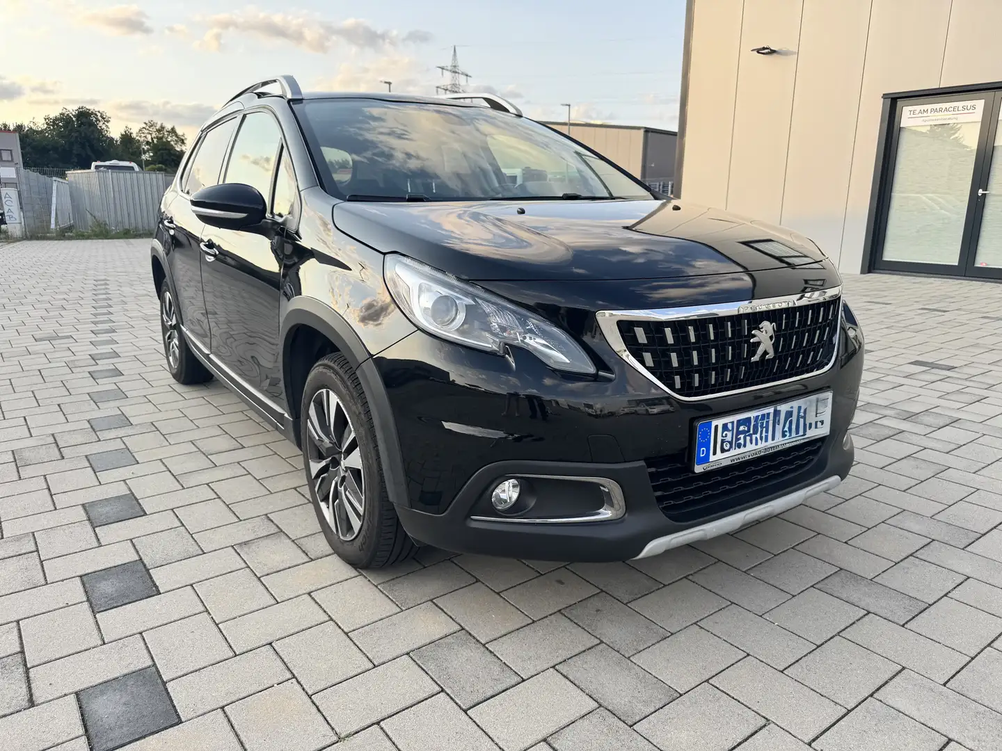 Peugeot 2008 BlueHDi 2019 Schwarz - 1