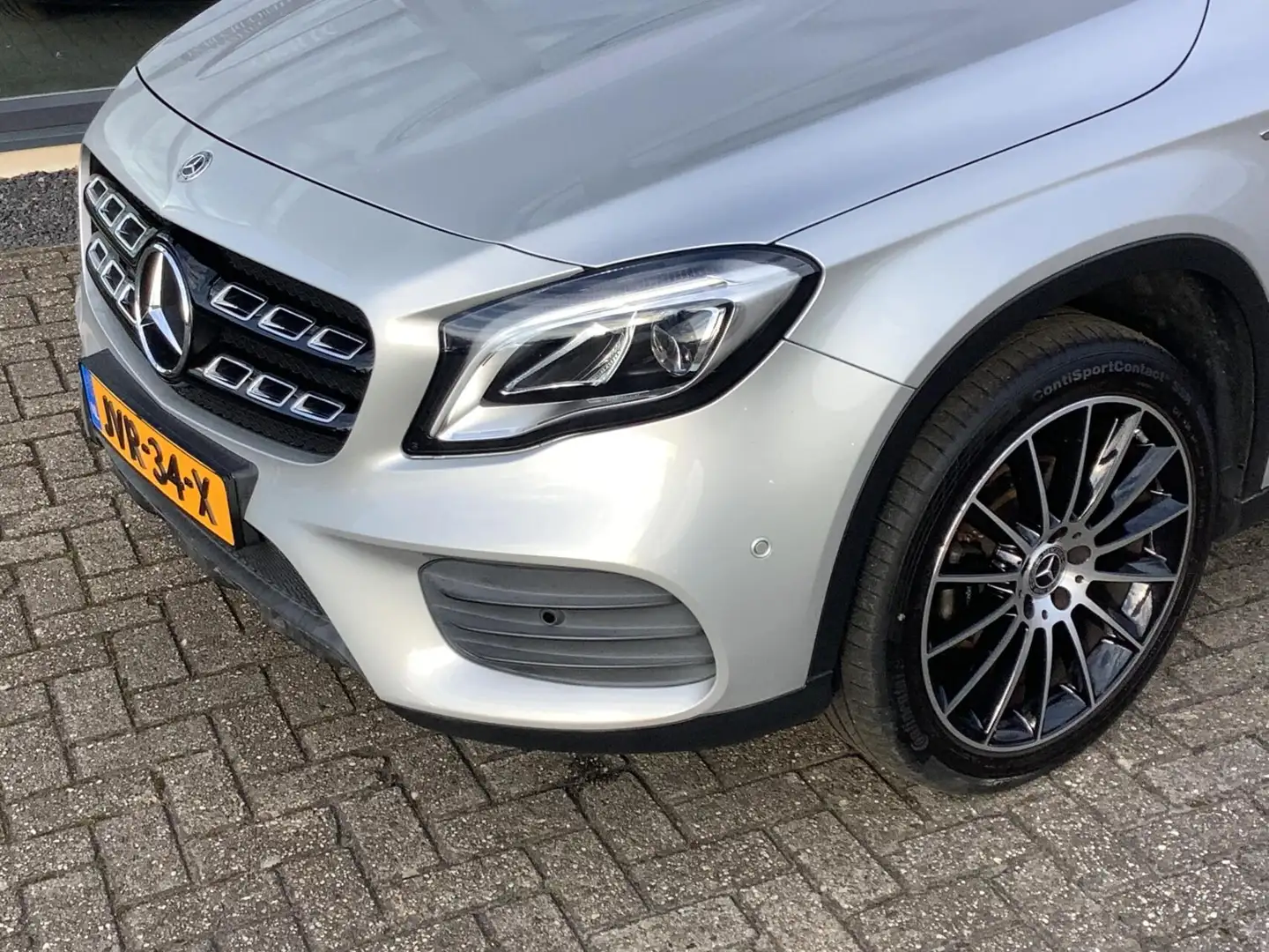 Mercedes-Benz GLA 180 Business Solution AMG Gris - 2