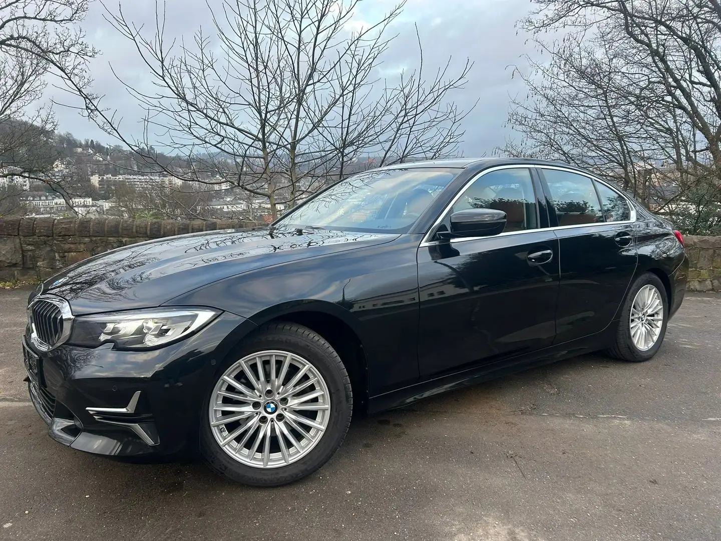 BMW 320 320dA Luxury Line Leder/Navi/LED/1.Hand Noir - 1