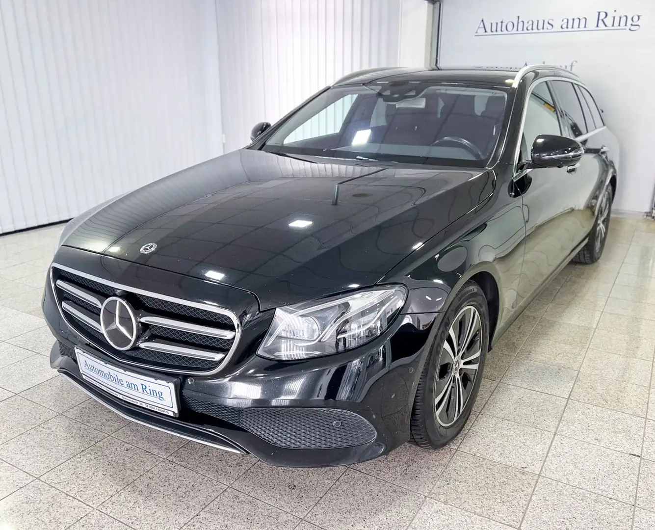 Mercedes-Benz E 220 d Avantgarde 4Matic Leder Multibeam 360°! Schwarz - 2