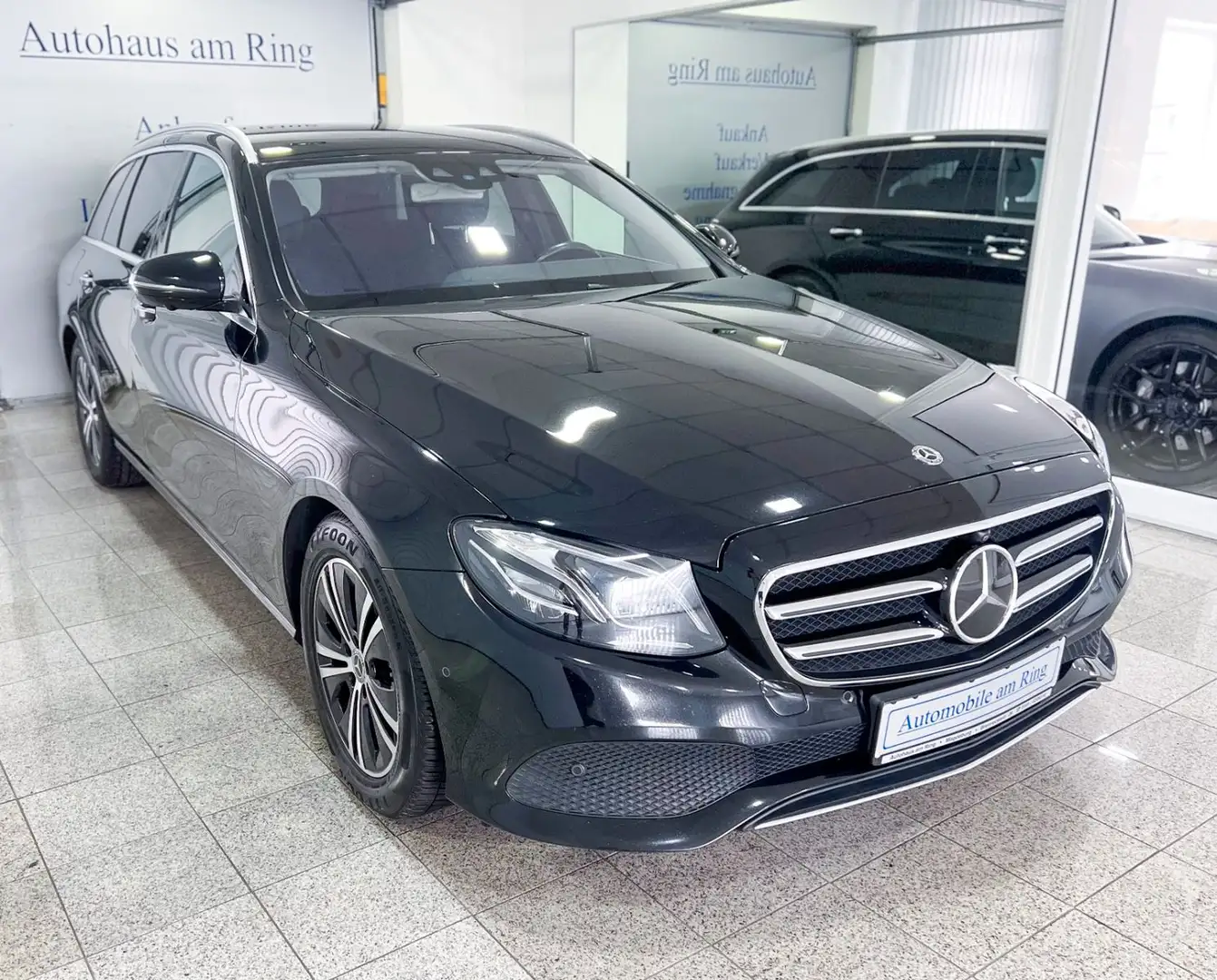 Mercedes-Benz E 220 d Avantgarde 4Matic Leder Multibeam 360°! Schwarz - 1