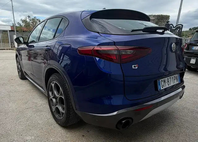 Alfa Romeo Stelvio view 9