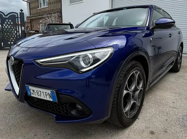 Alfa Romeo Stelvio view 3