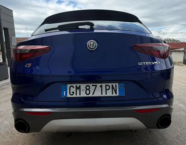 Alfa Romeo Stelvio view 5