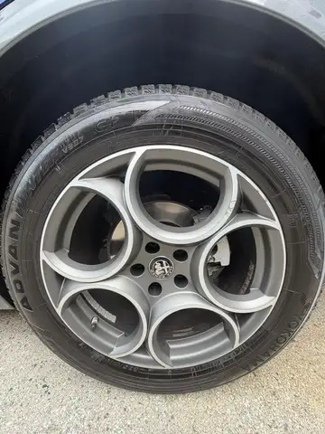 Alfa Romeo Stelvio view 7