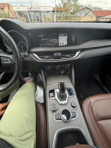 Alfa Romeo Stelvio view 14