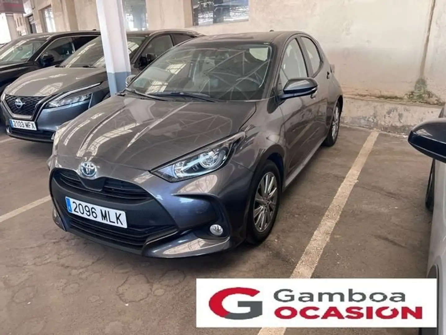 Toyota Yaris 120H 1.5 Active Tech Gris - 1