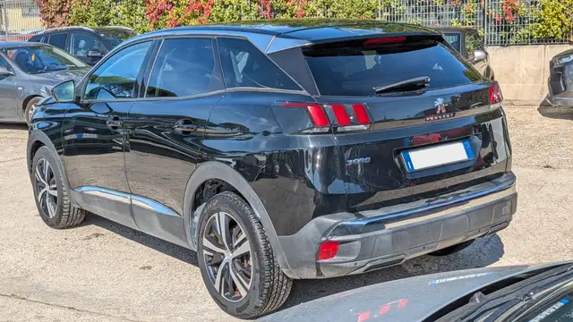 Peugeot 3008 view 5