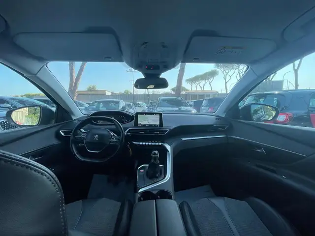 Peugeot 3008 view 8