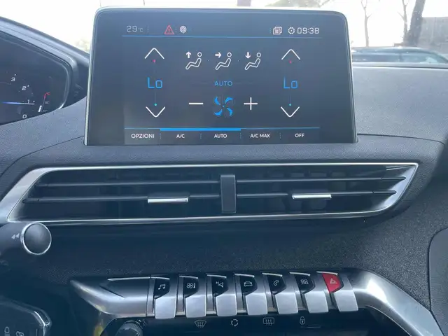 Peugeot 3008 view 14