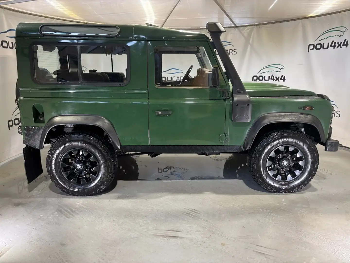 Land Rover Defender 90 SW SE Verde - 2