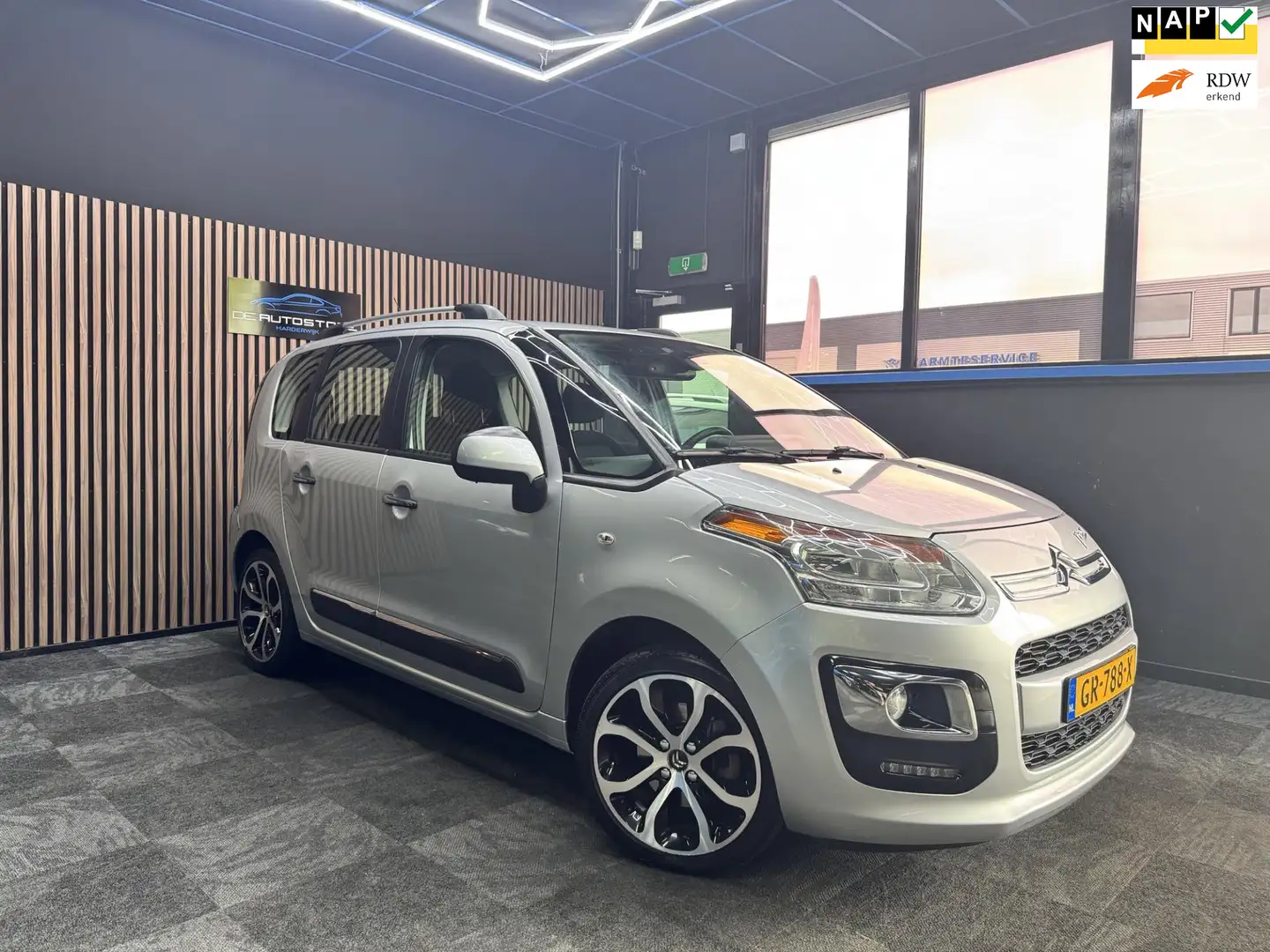 Citroen C3 Picasso 1.2 Collection Airco navi Cruise Pdc Bluetooth R c Grijs - 1