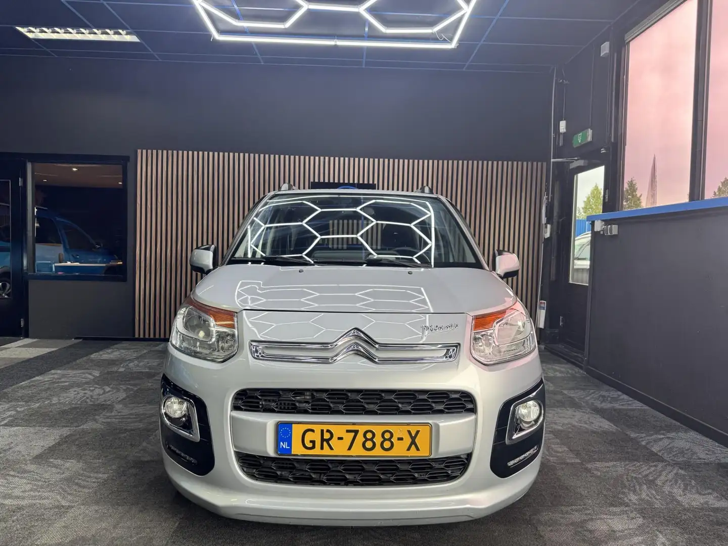 Citroen C3 Picasso 1.2 Collection Airco navi Cruise Pdc Bluetooth R c Grijs - 2