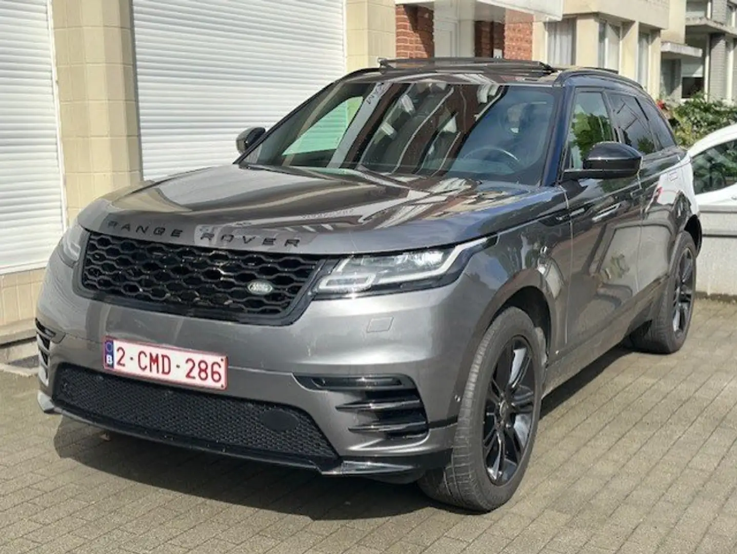 Land Rover Range Rover Velar 4x4 D240 2.0 R-Dynamic SE Grijs - 1