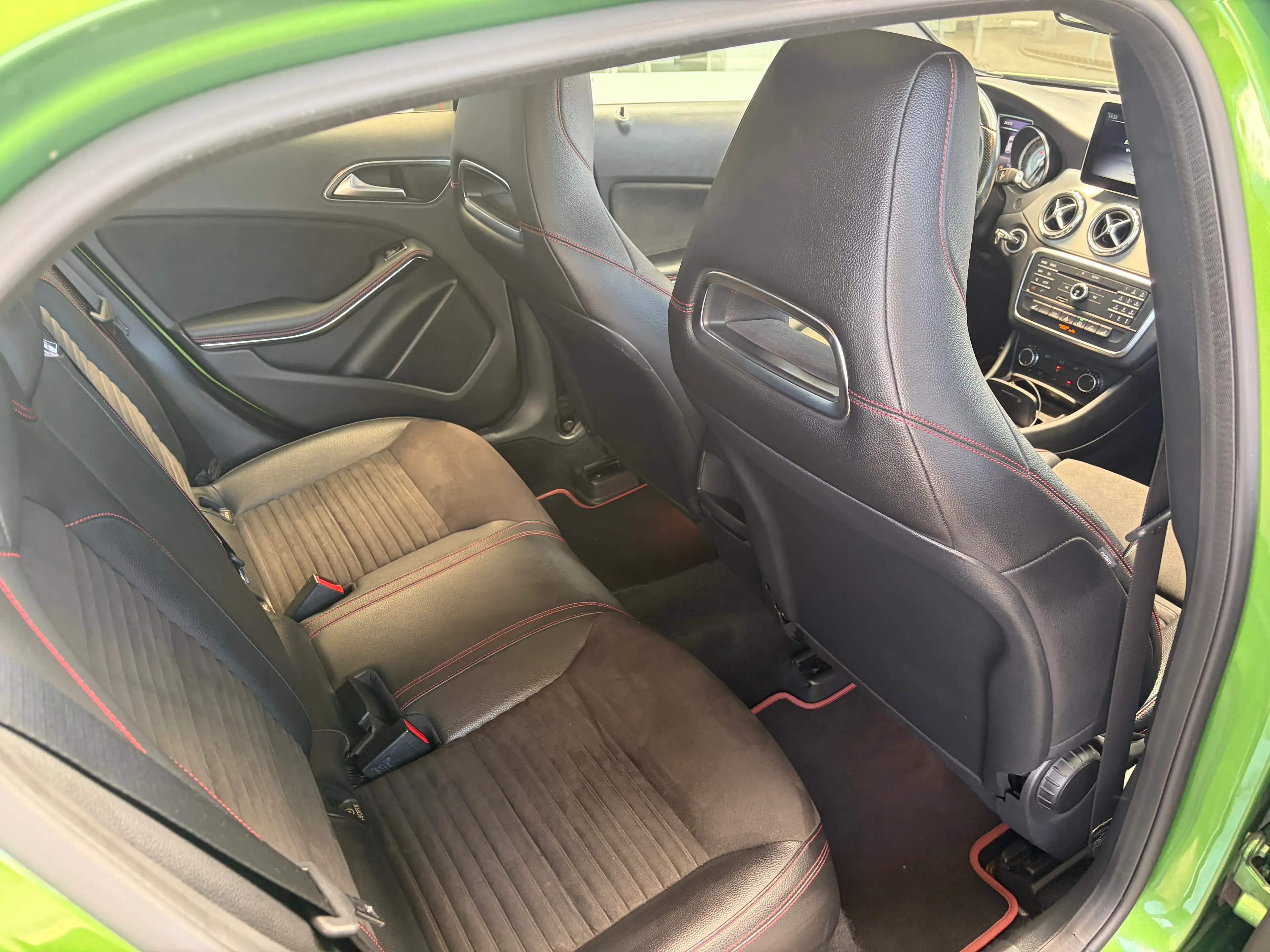 Mercedes-Benz GLA 250 GLA 250 AMG Line*HU 10/2027*Panorama*Kamera* — photo 16